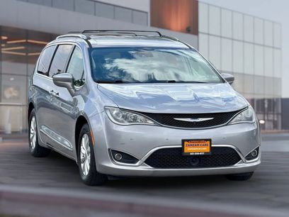 Used 2018 Chrysler Pacifica Touring-L w/ Advanced Safetytec Group