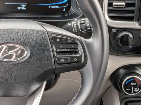Used 2025 Hyundai Venue SEL FWD image 19