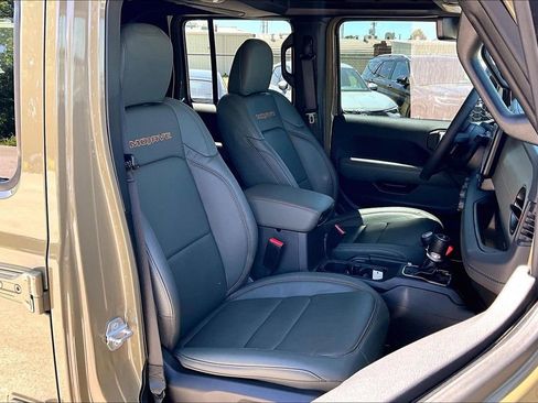 Used 2026 Jeep Gladiator Mojave AWD/4WD image 9