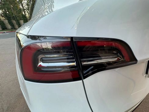 Used 2022 Tesla Model Y Performance AWD/4WD image 37