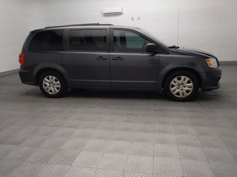 Used 2019 Dodge Grand Caravan SE w/ UConnect Hands-Free Group FWD image 11