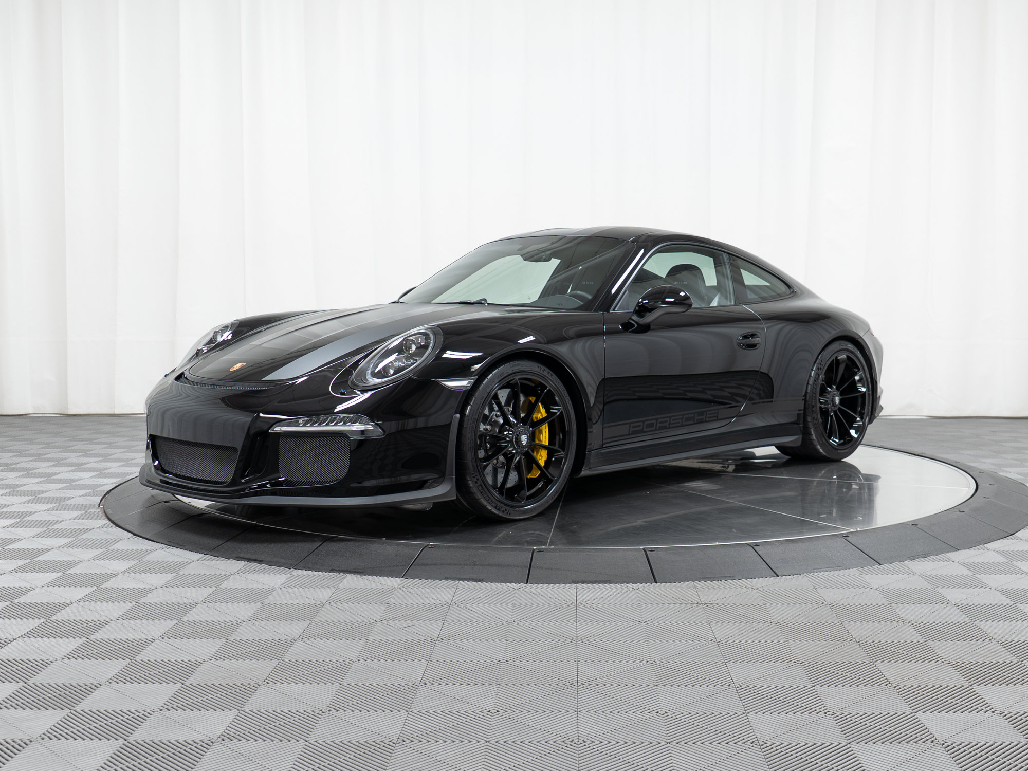 Used 2016 Porsche 911 R RWD image 1