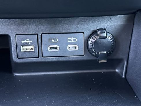 Used 2024 Toyota Highlander Limited image 20