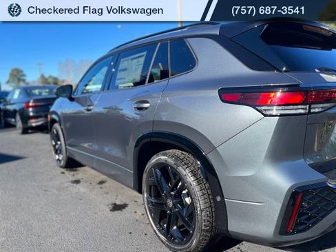 New 2026 Volkswagen Tiguan SE R-Line image 5