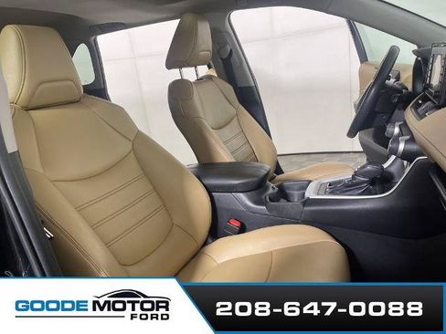 Used 2021 Toyota RAV4 XLE Premium AWD/4WD image 23