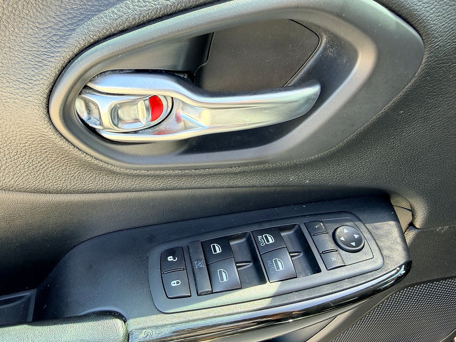 Used 2020 Jeep Cherokee Latitude Plus AWD/4WD image 25