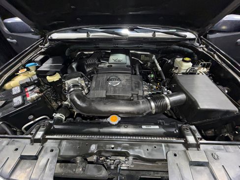 Used 2010 Nissan Frontier SE image 21