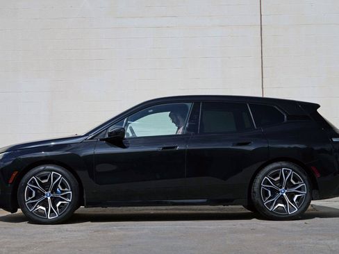 Used 2022 BMW iX xDrive50 w/ Sport Package AWD/4WD image 7