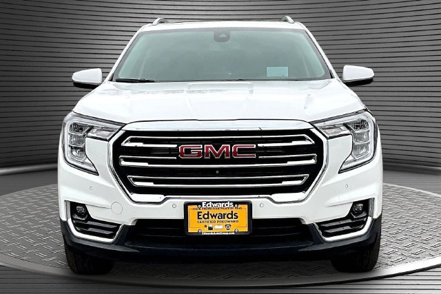 Used 2023 GMC Terrain SLT w/ Tech Package AWD/4WD image 2