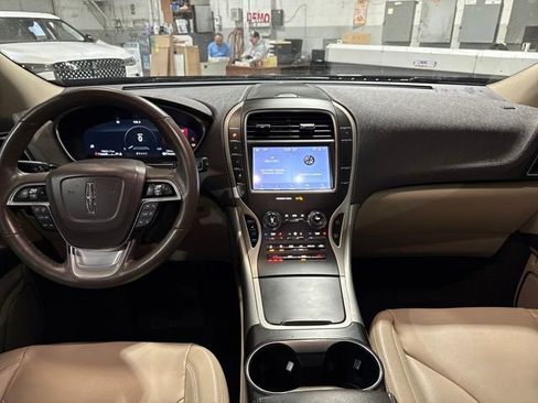 Used 2020 Lincoln Nautilus FWD image 13