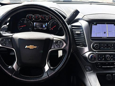Used 2019 Chevrolet Suburban LT image 12
