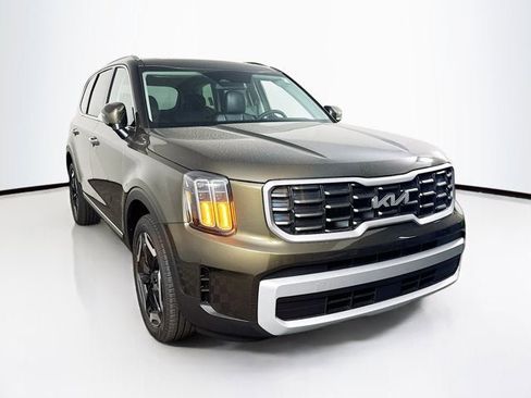 New 2025 Kia Telluride S image 3