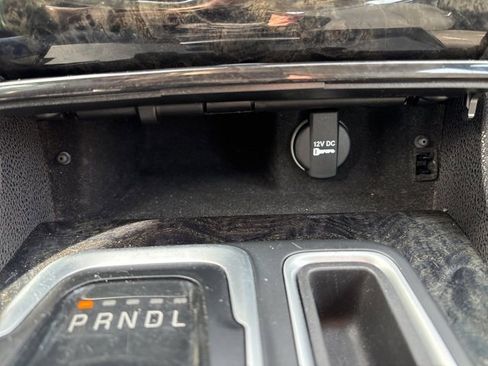 Used 2017 Chrysler 300 C image 31