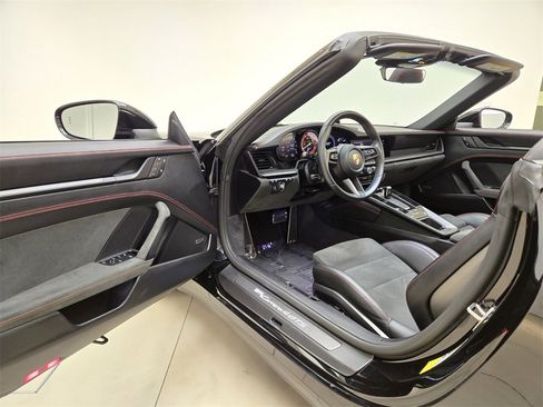 Used 2023 Porsche 911 Carrera 4 GTS image 16