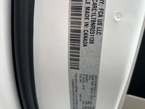 Used 2022 Chrysler Pacifica Touring-L FWD image 43