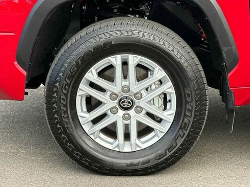 Used 2025 Toyota Tundra SR5 AWD/4WD image 32