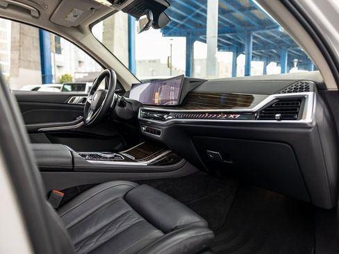 Used 2025 BMW X7 xDrive40i image 55