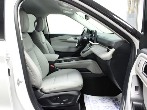 New 2025 Ford Explorer Active w/ Active Comfort Package image 17