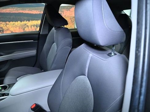 Used 2022 Toyota Camry LE image 21