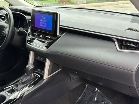 Used 2025 Toyota Corolla Cross XLE FWD image 41