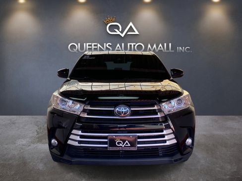 Used 2019 Toyota Highlander XLE AWD/4WD image 2