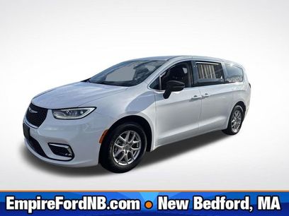 Used 2024 Chrysler Pacifica Touring-L