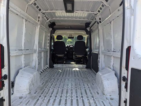 Used 2025 RAM ProMaster 2500 w/ Convenience Group FWD image 13