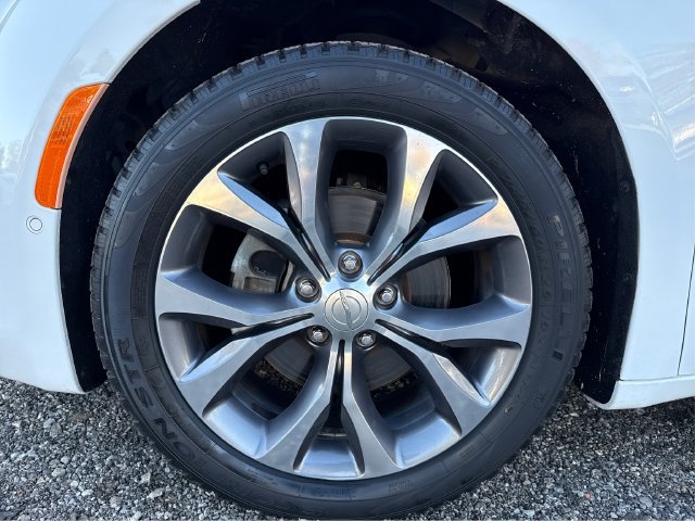 Used 2018 Chrysler Pacifica Limited w/ Advanced Safetytec Group FWD image 28