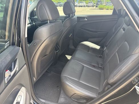 Used 2016 Hyundai Tucson Limited w/ Option Group 03 FWD image 7