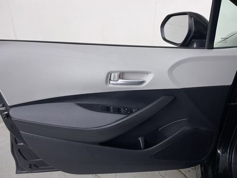 Used 2021 Toyota Corolla LE FWD image 10
