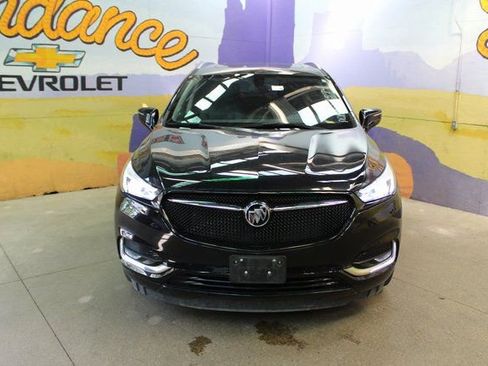 Used 2021 Buick Enclave Essence image 4