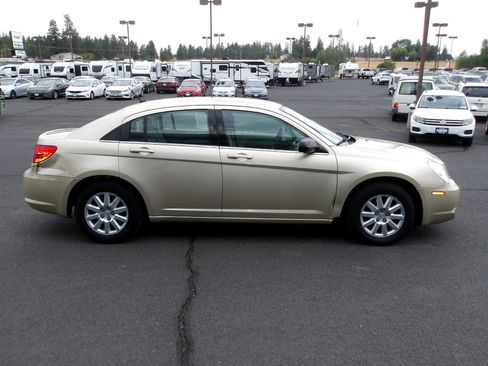 Used 2010 Chrysler Sebring Touring image 6