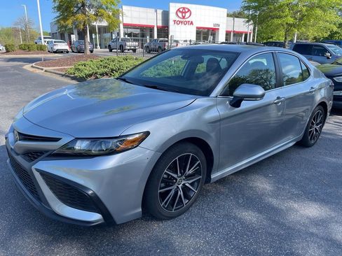 Used 2023 Toyota Camry SE w/ Convenience Package image 2