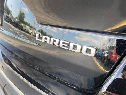 Used 2025 Jeep Grand Cherokee Laredo X w/ Luxury Tech Group I RWD image 11
