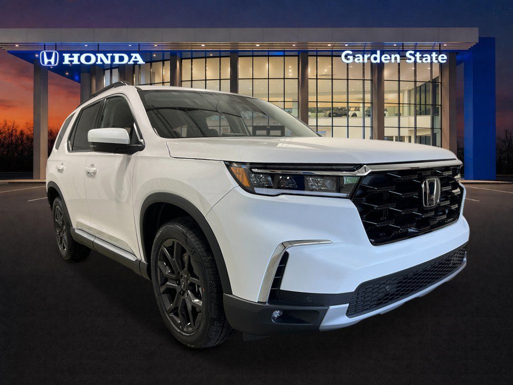 Used 2025 Honda Pilot Touring image 9