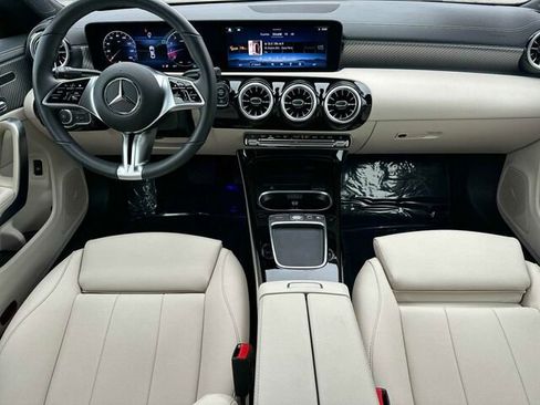 Used 2025 Mercedes-Benz CLA 250 4MATIC image 17