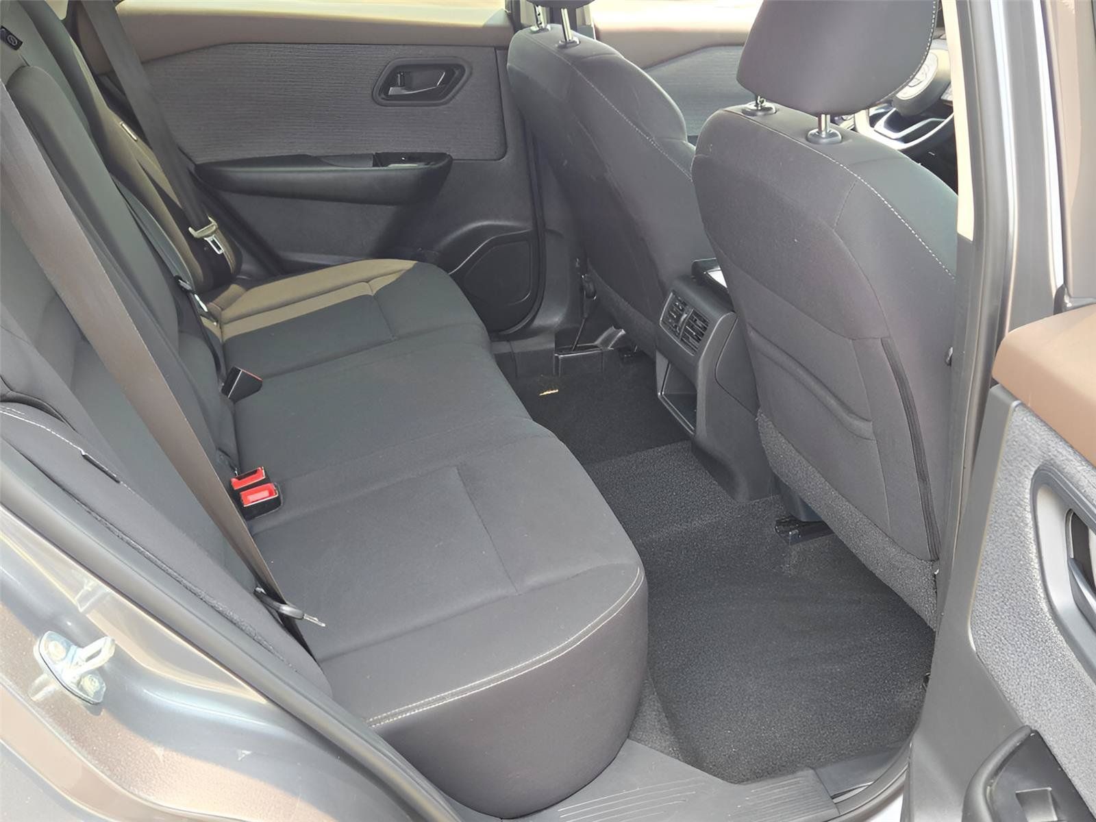 Used 2023 Nissan Rogue S FWD image 8