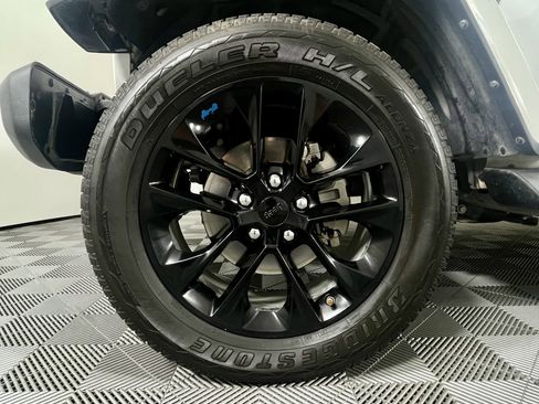 Used 2023 Jeep Wrangler Sahara image 10