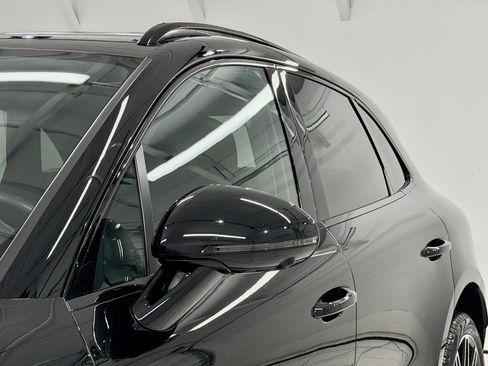 Certified 2024 Porsche Macan S AWD/4WD image 19