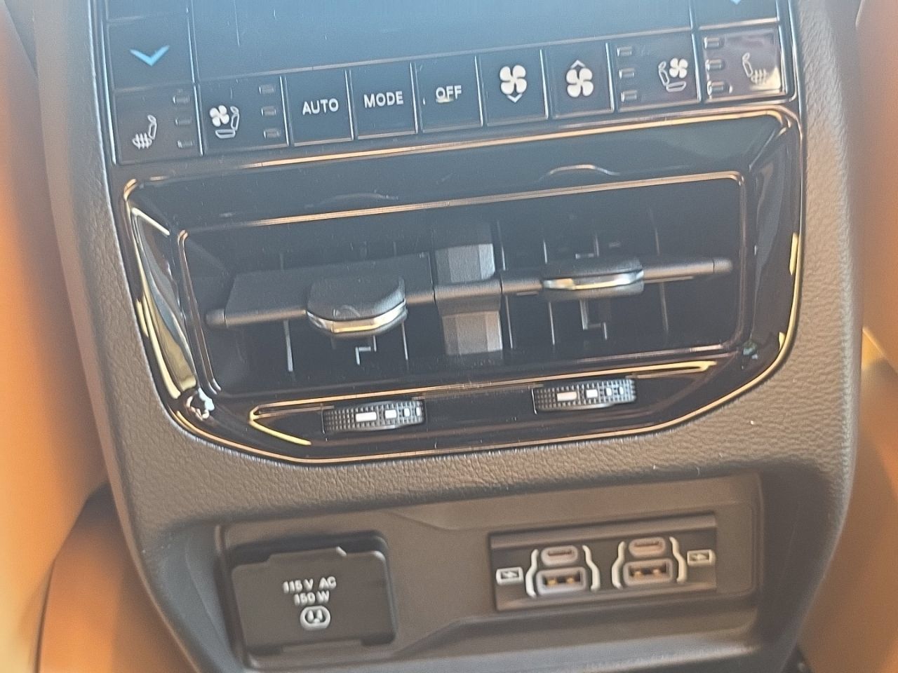 Used 2025 Jeep Grand Cherokee Summit AWD/4WD image 24