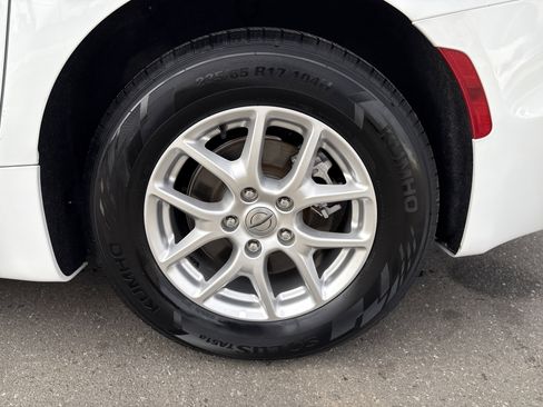 Certified 2024 Chrysler Pacifica Touring-L image 14