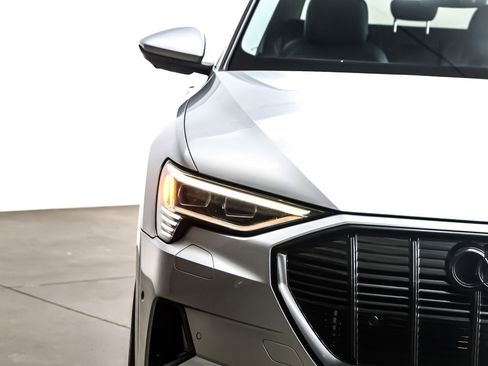 Used 2022 Audi e-tron Premium w/ Convenience Plus Package image 15