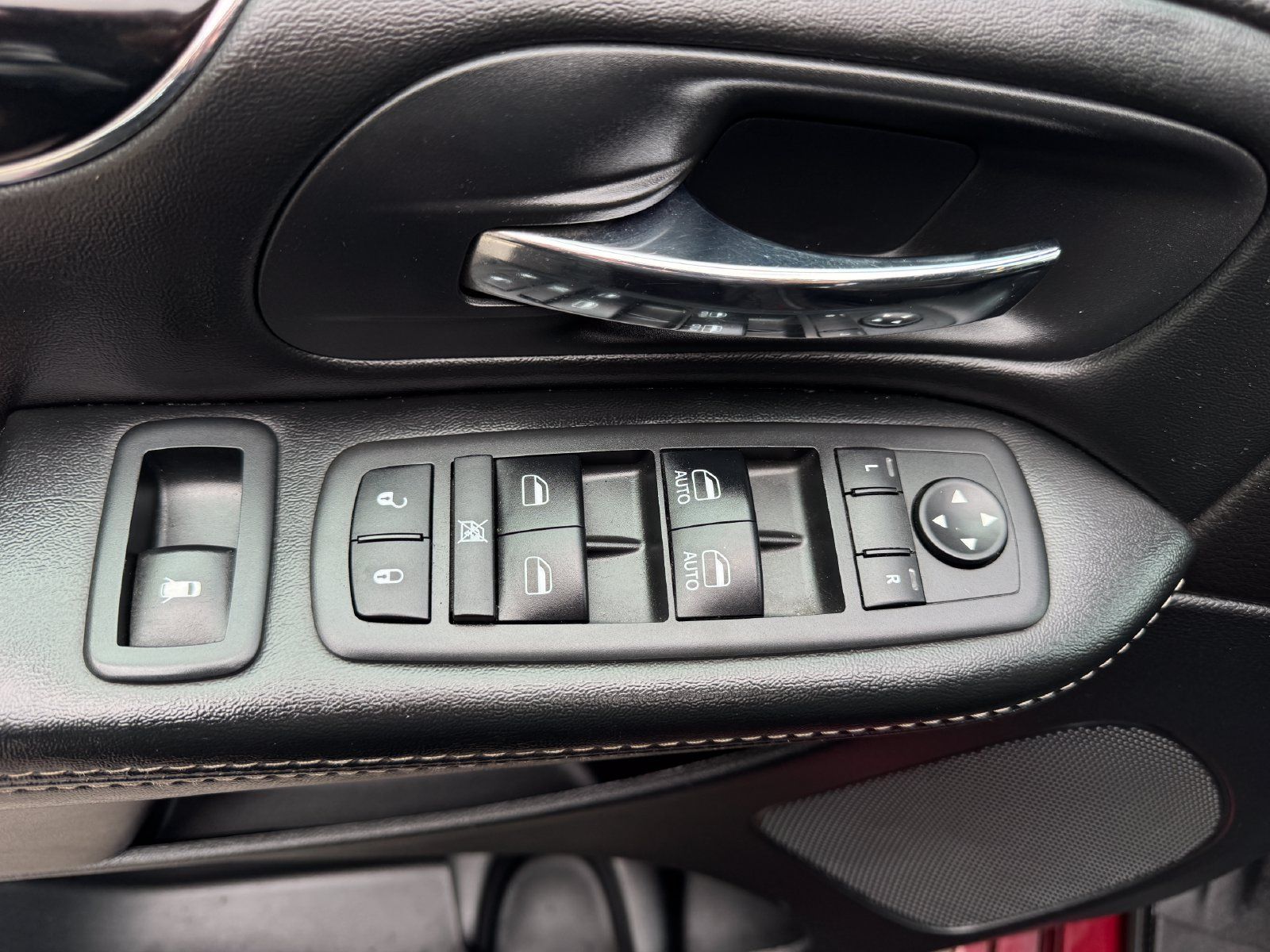 Used 2018 Dodge Grand Caravan SE FWD image 13