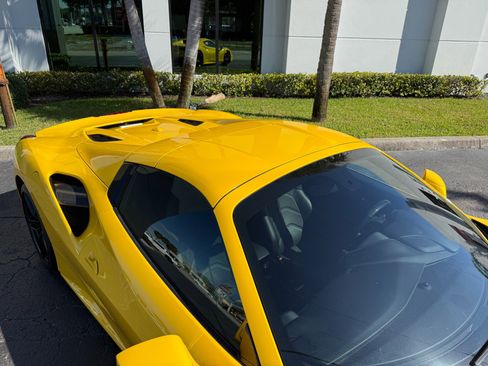 Used 2018 Ferrari 488 Spider image 7