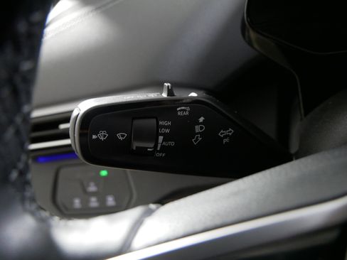 Used 2024 Volkswagen ID.4 Pro image 31