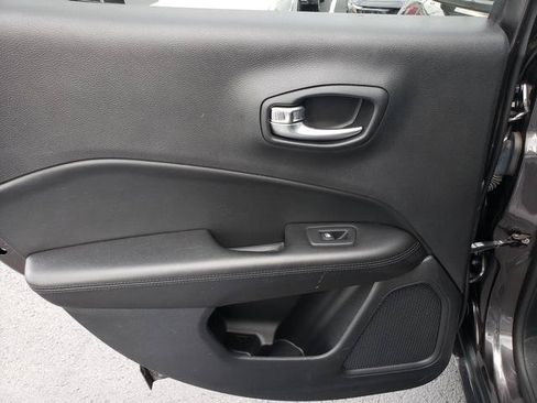 Used 2018 Jeep Compass Latitude w/ Popular Equipment Group FWD image 13