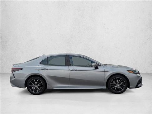 Used 2023 Toyota Camry SE image 4