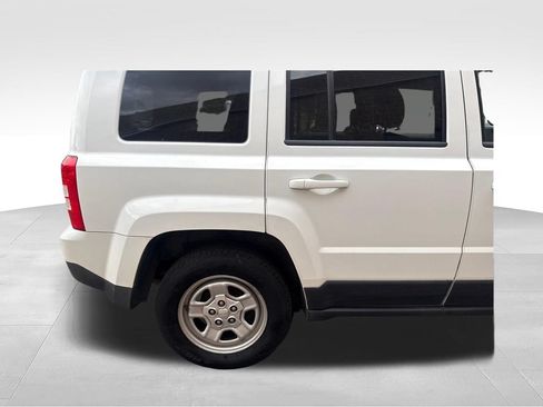 Used 2015 Jeep Patriot Sport w/ Power Value Group FWD image 31