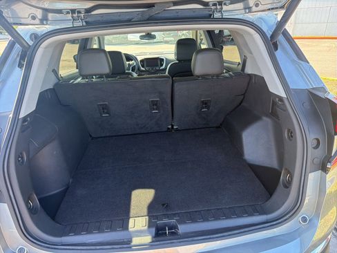 Used 2023 GMC Terrain SLT w/ Infotainment Package II FWD image 13