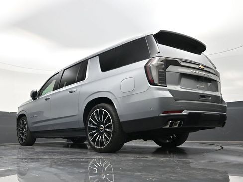 Used 2025 Chevrolet Suburban High Country AWD/4WD image 22